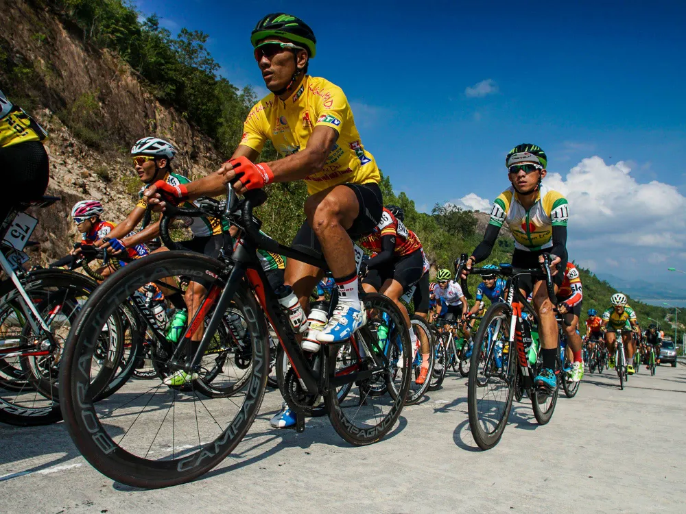 Thêm một VĐV bị tại nạn trên đường đua ảnh 1