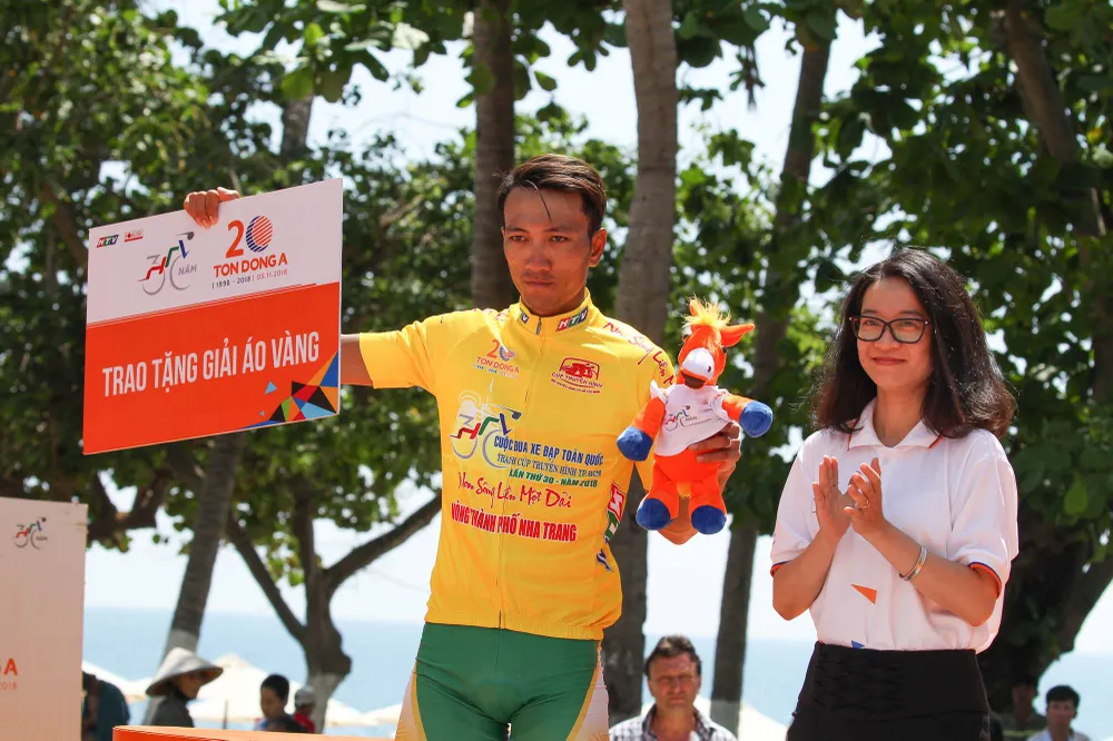 Nguyễn Thành TâmTâm vẫn giữ được áo vàng sau chặng đua quan trọng. Ảnh: HOÀNG HÙNG