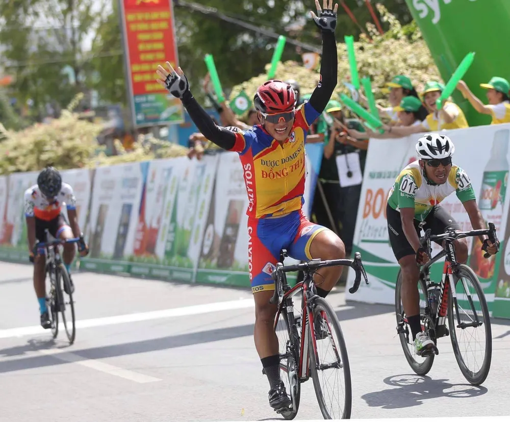 Quách Tiến Dũng bảo vệ thành công áo vàng ảnh 1