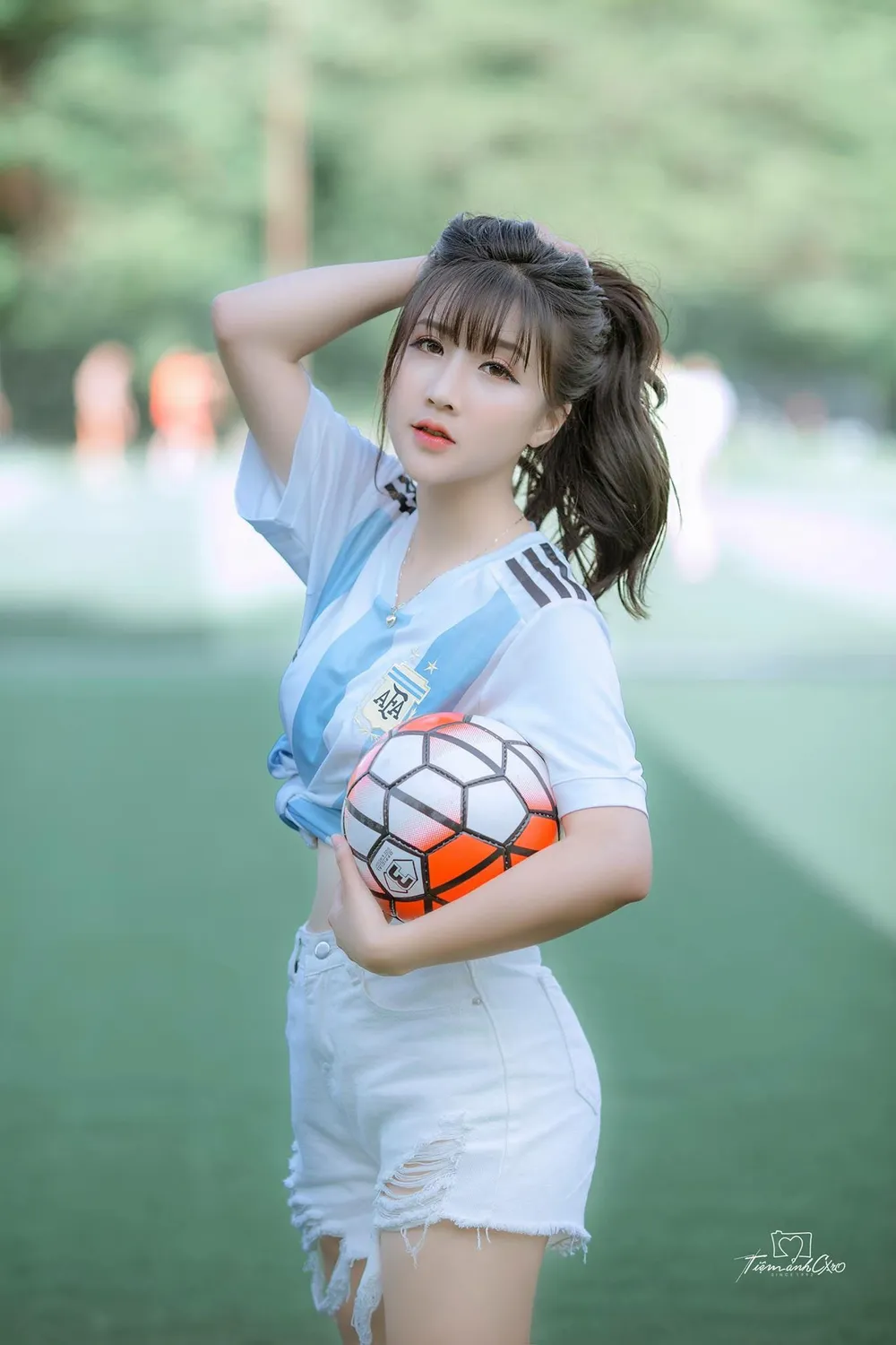 Hot girl Việt nói gì trước thềm “đại chiến” Pháp - Argentina ảnh 1