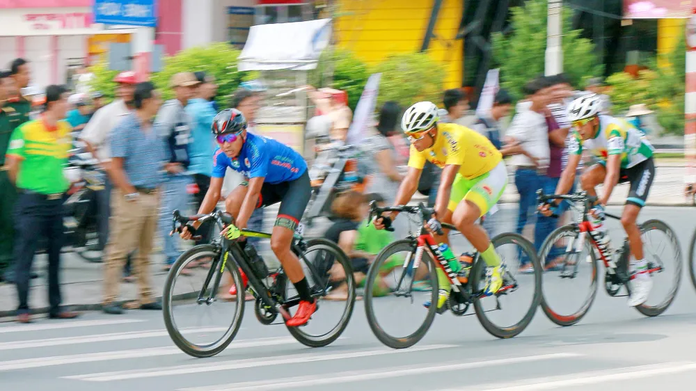 Màn độc diễn của tay đua Tây Ban Nha Nieto ảnh 1