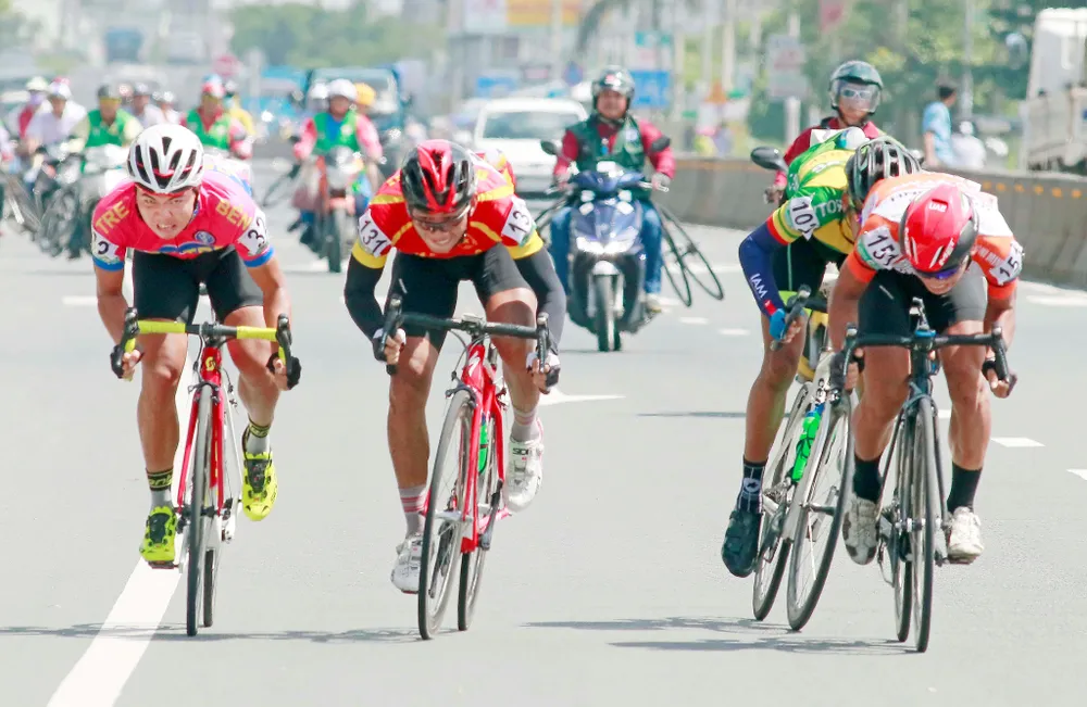 Pha nước rút tại đích đến. Ảnh: DƯƠNG THU