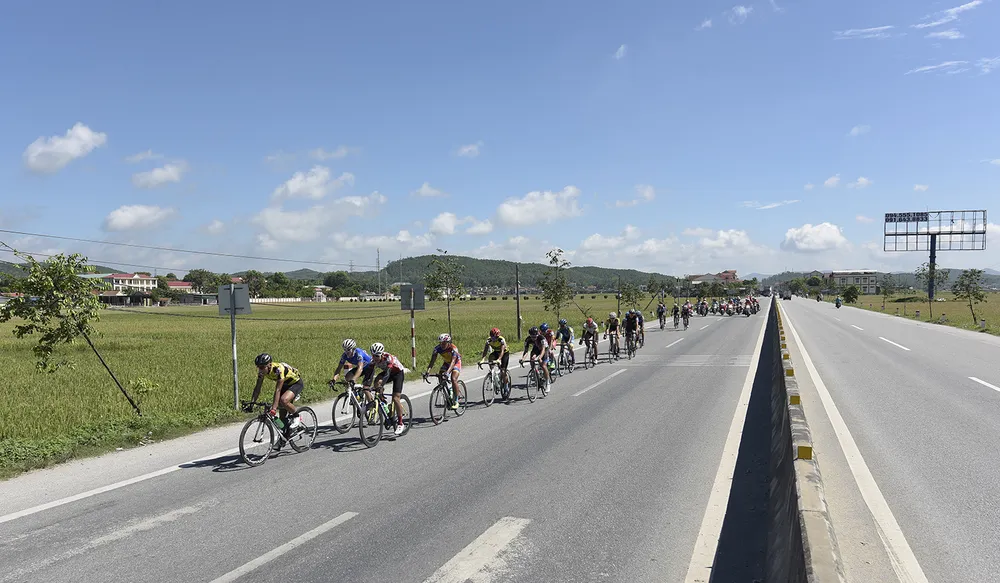 Giải xe đạp quốc tế VTV 2018: Tị nạnh nhau, các tay đua Việt Nam lâm vào thế khó ảnh 1