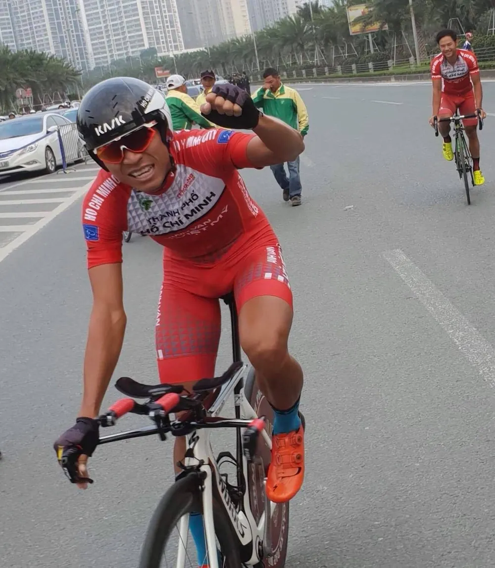 Lê Nguyệt Minh hạ bệ Nguyễn Thành Tâm ở pha nước rút 500 mét ảnh 1