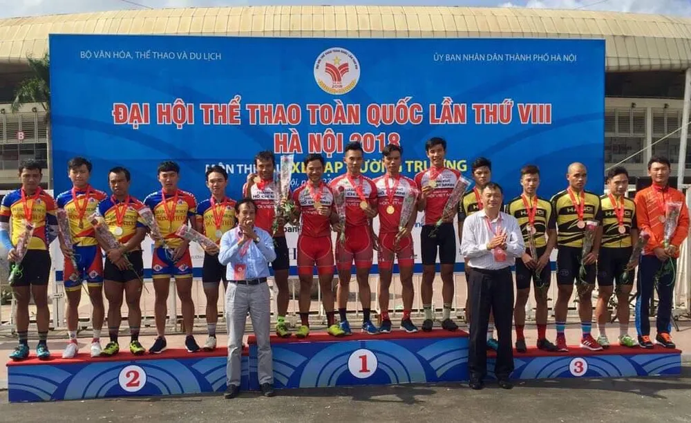 Anh em nhà họ Lê cự cãi, TPHCM vẫn “ẵm” 2 HCV xe đạp đường trường ảnh 1