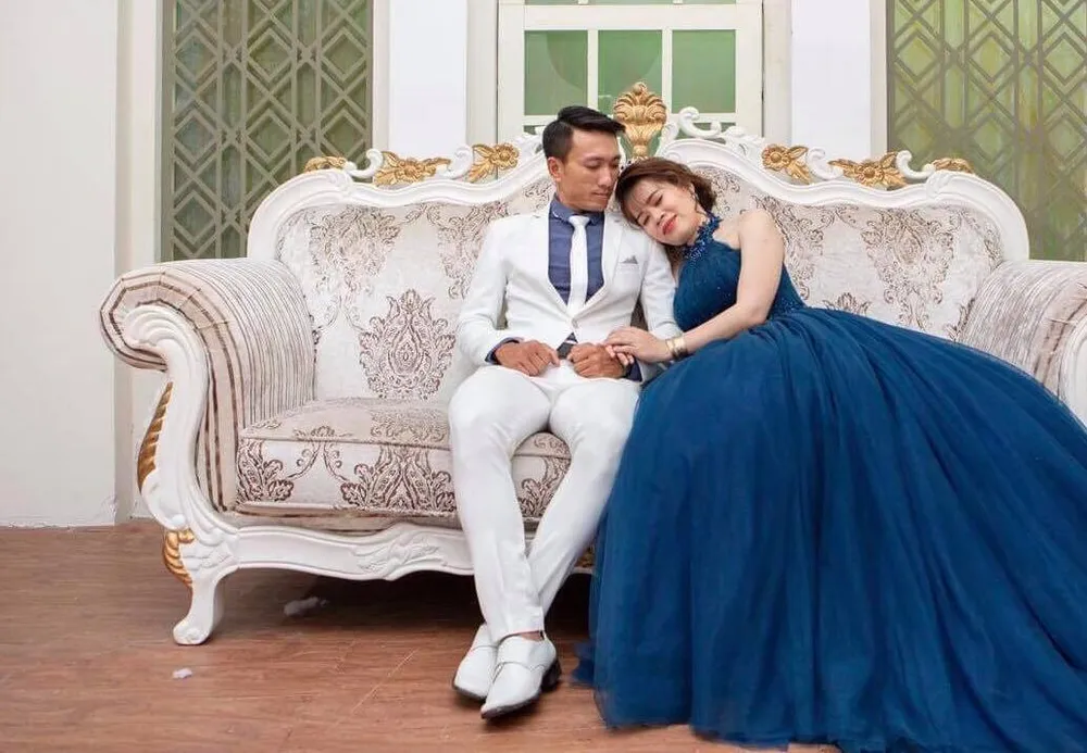 Hai vợ chồng Nguyễn Thành Tâm chụp ảnh cưới. 