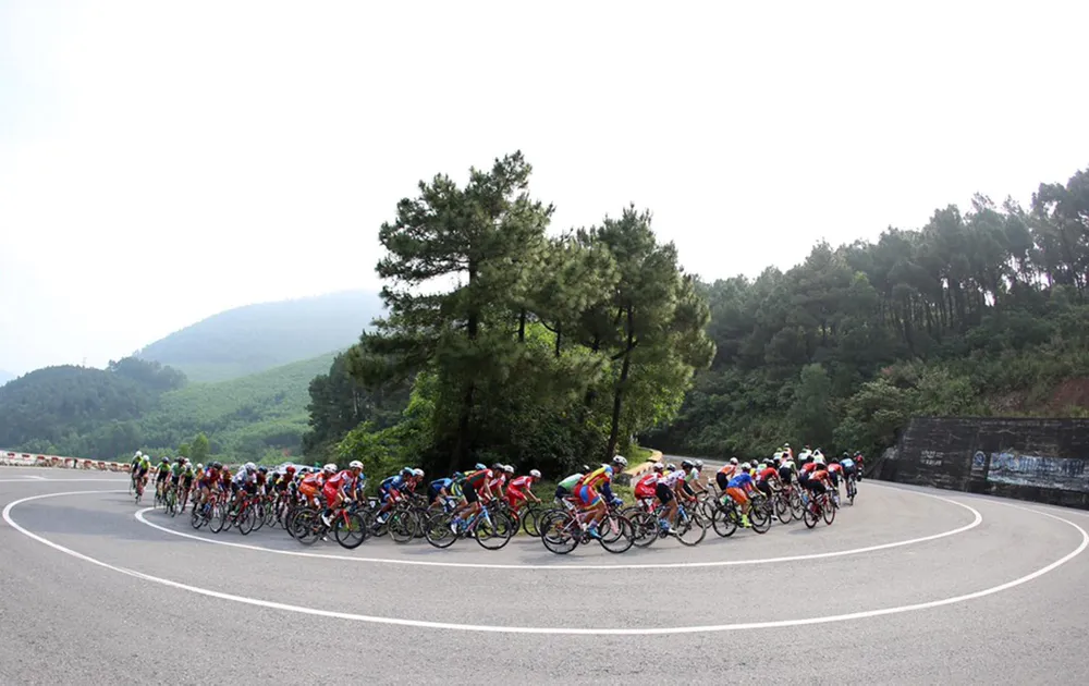 Ngoại binh người Iran đổ đèo té, An Giang thất thế tại giải xe đạp Cúp Truyền hình ảnh 2