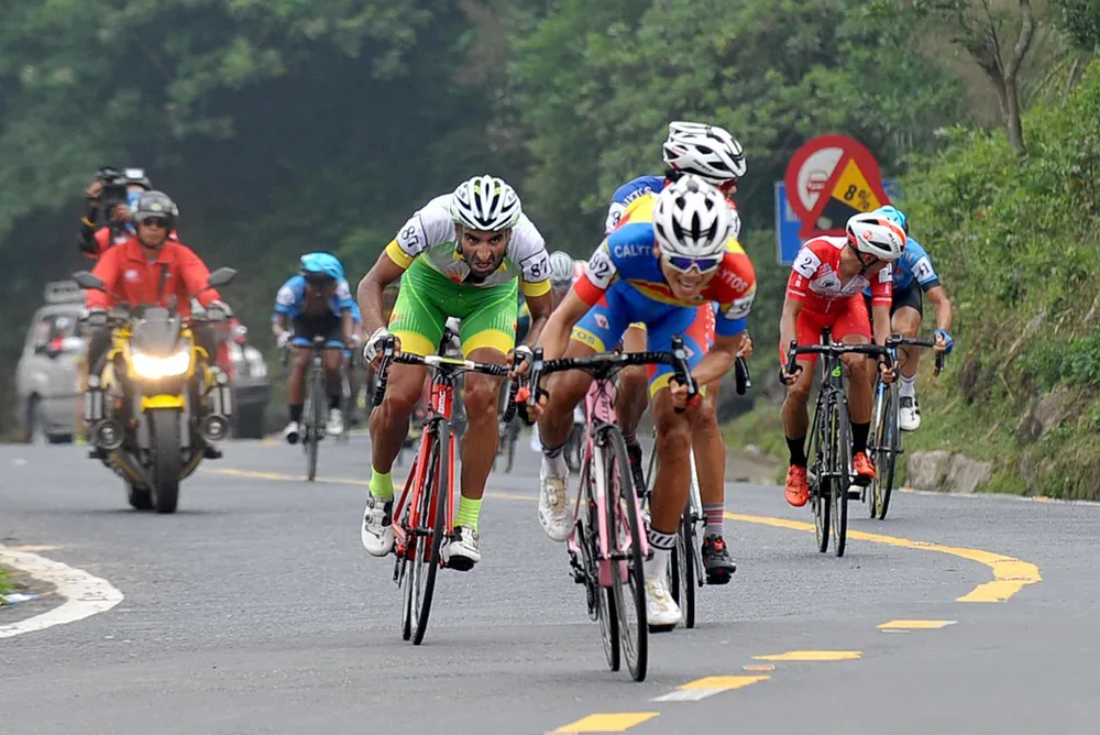 Ngoại binh người Iran đổ đèo té, An Giang thất thế tại giải xe đạp Cúp Truyền hình ảnh 1