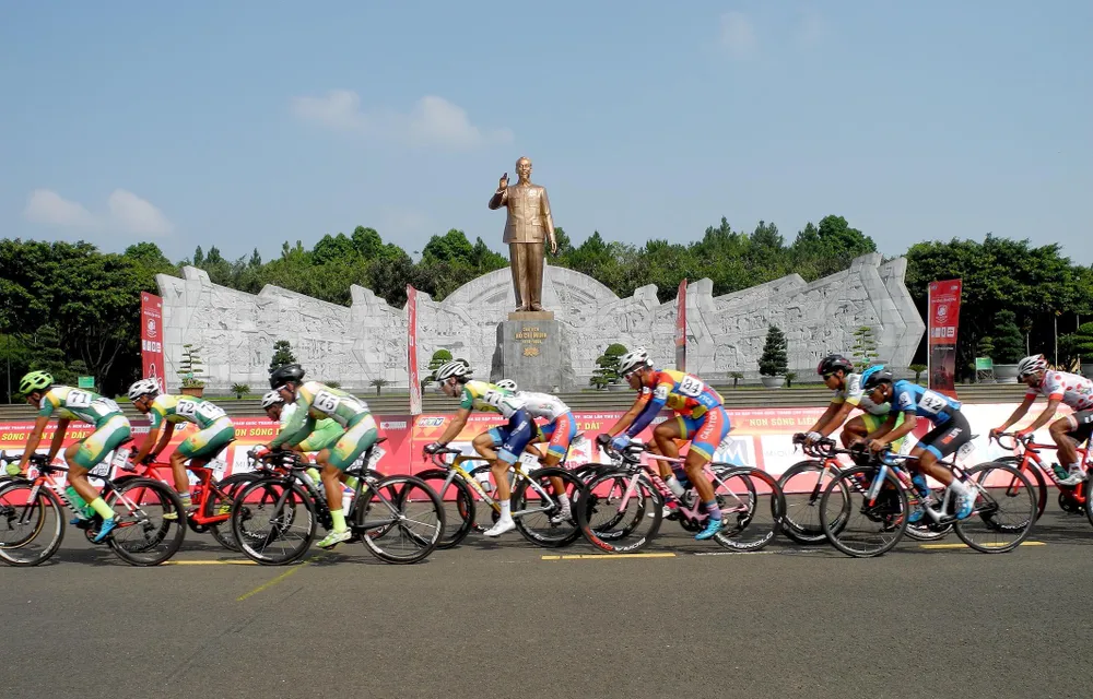 Cúp xe đạp Truyền hình: Lê Nguyệt Minh lần thứ 4 thắng chặng ảnh 1