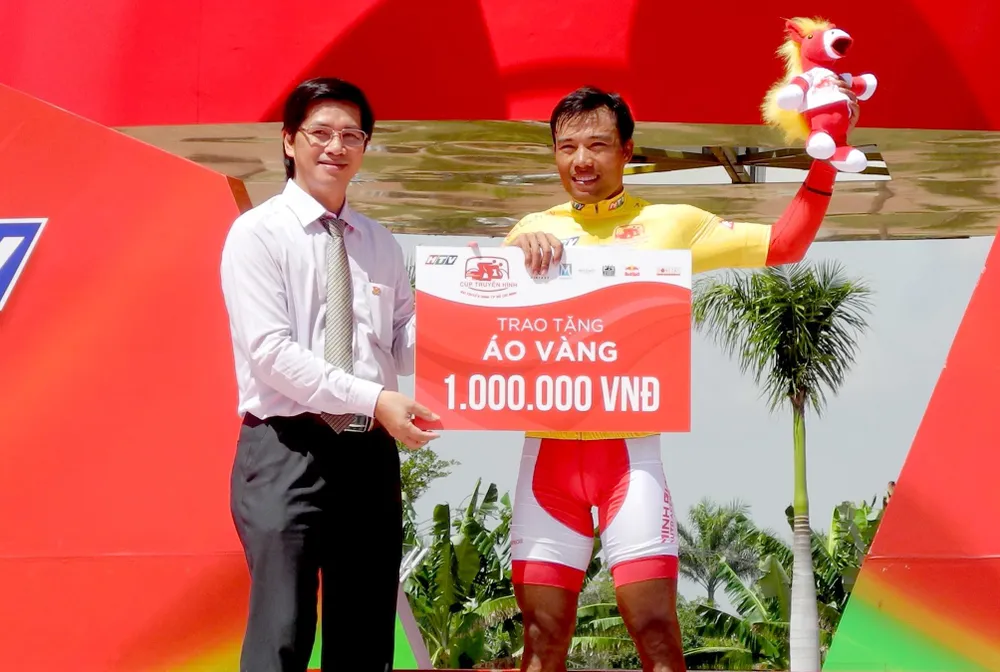 Cúp xe đạp Truyền hình: Nhờ đồng đội, Nguyễn Trường Tài lập tức “xé” áo vàng ảnh 2