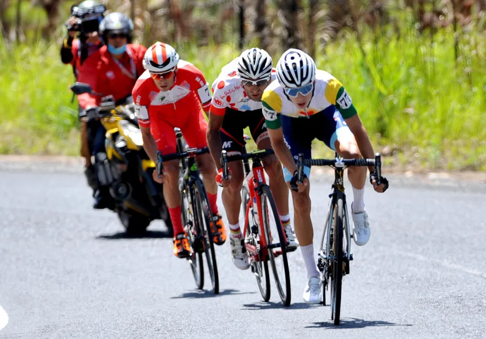 Cúp xe đạp Truyền hình: Nguyễn Trường Tài đổi áo vàng sang cho Javier ảnh 2