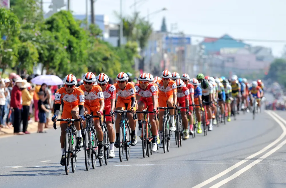 Cúp xe đạp Truyền hình: Lê Nguyệt Minh lần thứ 5 thắng chặng ảnh 1