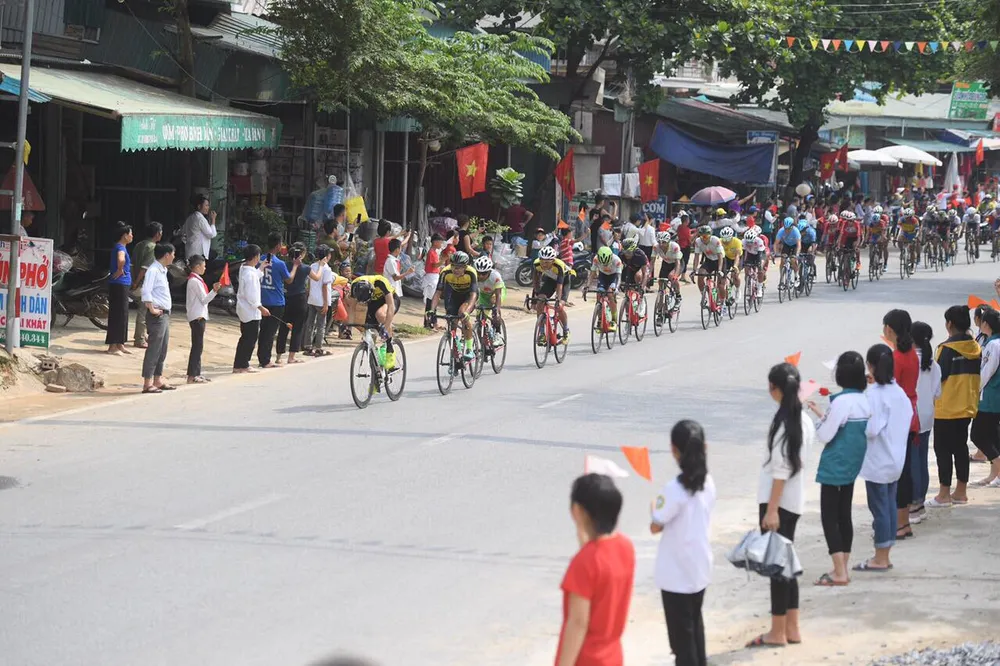 Giải xe đạp “Về Điện Biên”: Áo vàng rơi vào tay Mirsamad ảnh 2