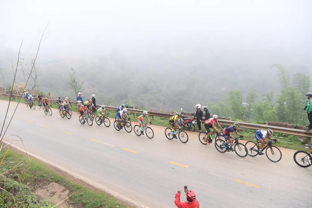 Giải xe đạp “Về Điện Biên”: Áo vàng rơi vào tay Mirsamad ảnh 1