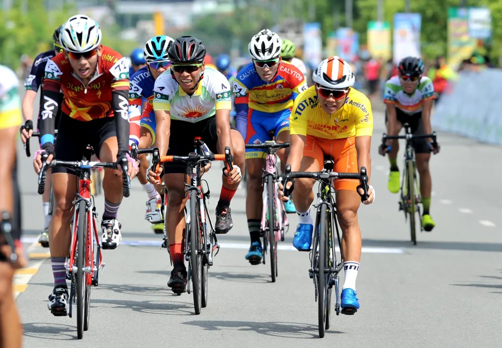 Giải xe đạp Về Nông Thôn: Endenrbat độc diễn ngoạn mục lật đổ áo vàng ảnh 3