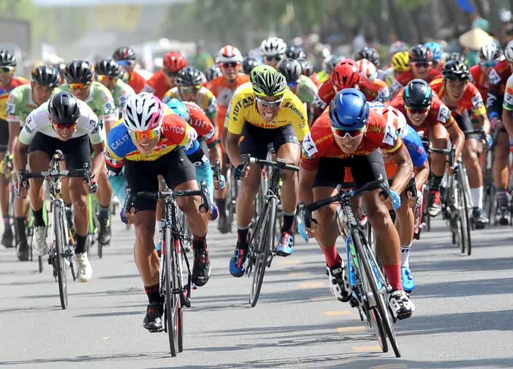 Giải xe đạp Về Nông Thôn: Nguyễn Văn Bình tái chiếm áo xanh ảnh 3