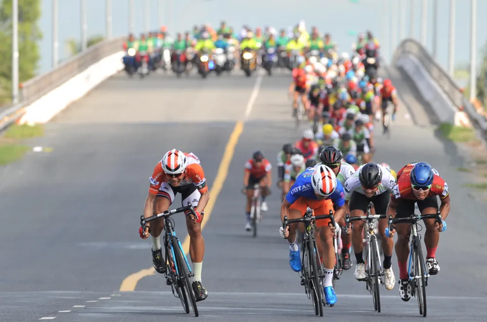 Giải xe đạp Về Nông Thôn: Nguyễn Văn Bình tái chiếm áo xanh ảnh 1