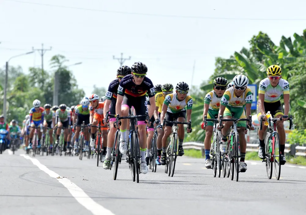 Giải xe đạp Về Nông Thôn: Kịch tính cuộc chiến áo xanh ảnh 2