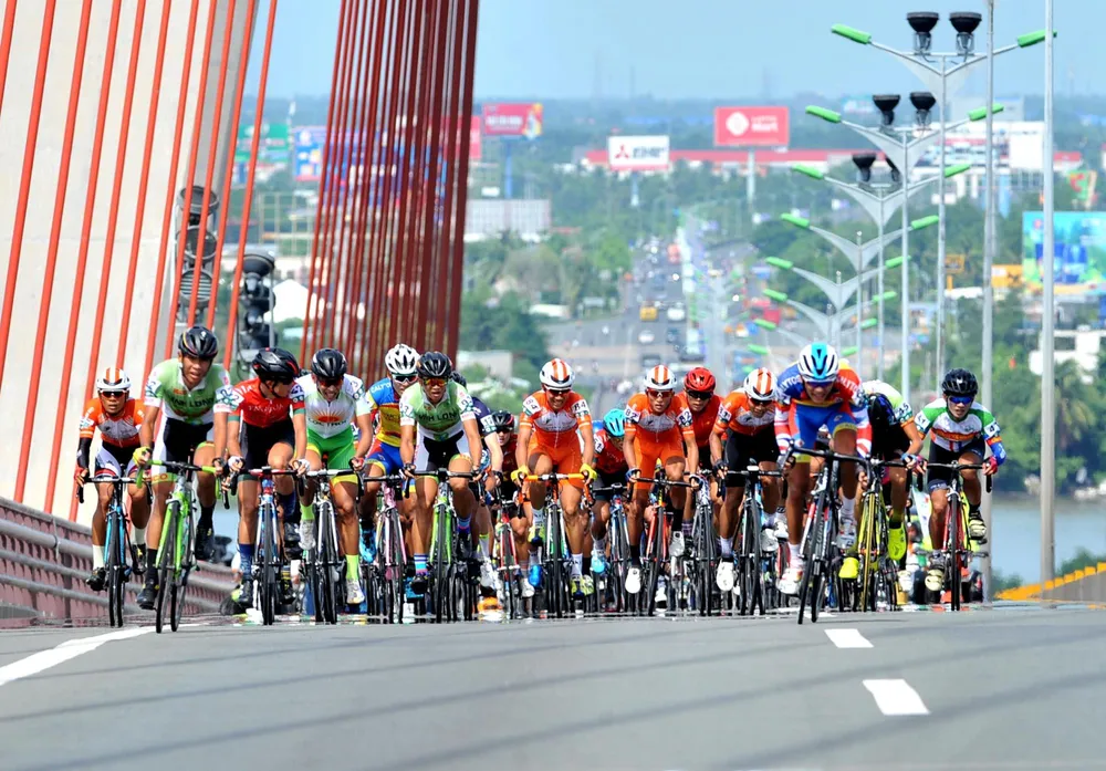 Giải xe đạp Về Nông Thôn: Kịch tính cuộc chiến áo xanh ảnh 1