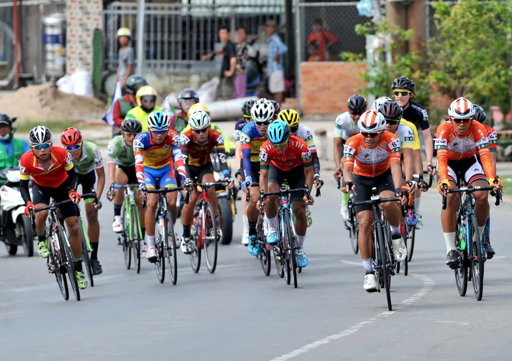 Giải xe đạp Về Nông Thôn: TPHCM tung “chiêu” bảo vệ áo xanh cho Nguyễn Văn Bình ảnh 2