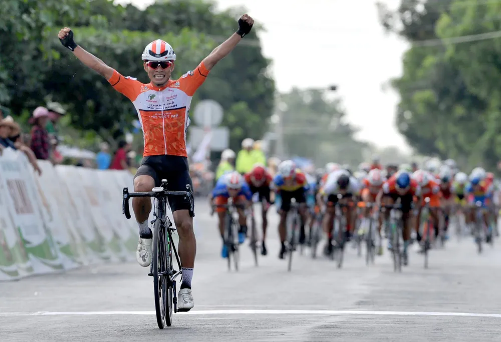 Giải xe đạp Về Nông Thôn: Nguyễn Văn Bình đánh bại Duy Nhân gia tăng điểm áo xanh ảnh 2