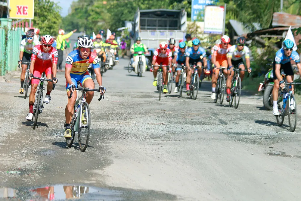 Giải xe đạp ĐBSCL: Ngoại binh thâu tóm áo vàng lẫn áo xanh ảnh 1