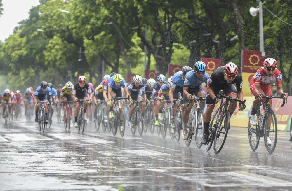 Giải xe đạp quốc tế VTV Cúp: Cuộc đọ sức nước rút của các tay đua gốc Hàn ảnh 1