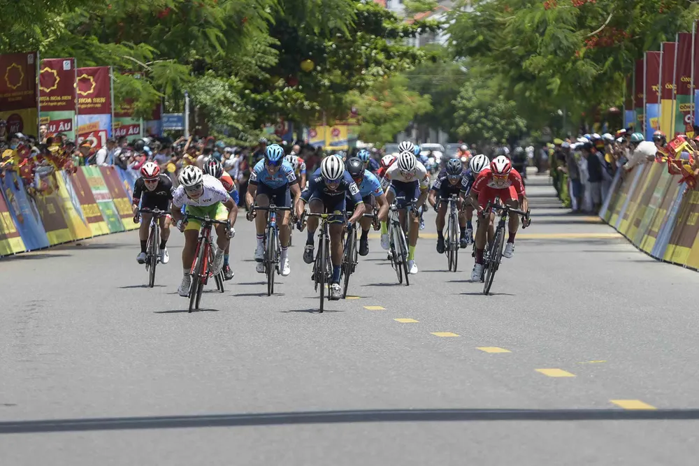 Giải xe đạp quốc tế VTV Cúp: Loic lấy lại áo vàng giúp Bike Life Đồng Nai thắng lớn ảnh 3