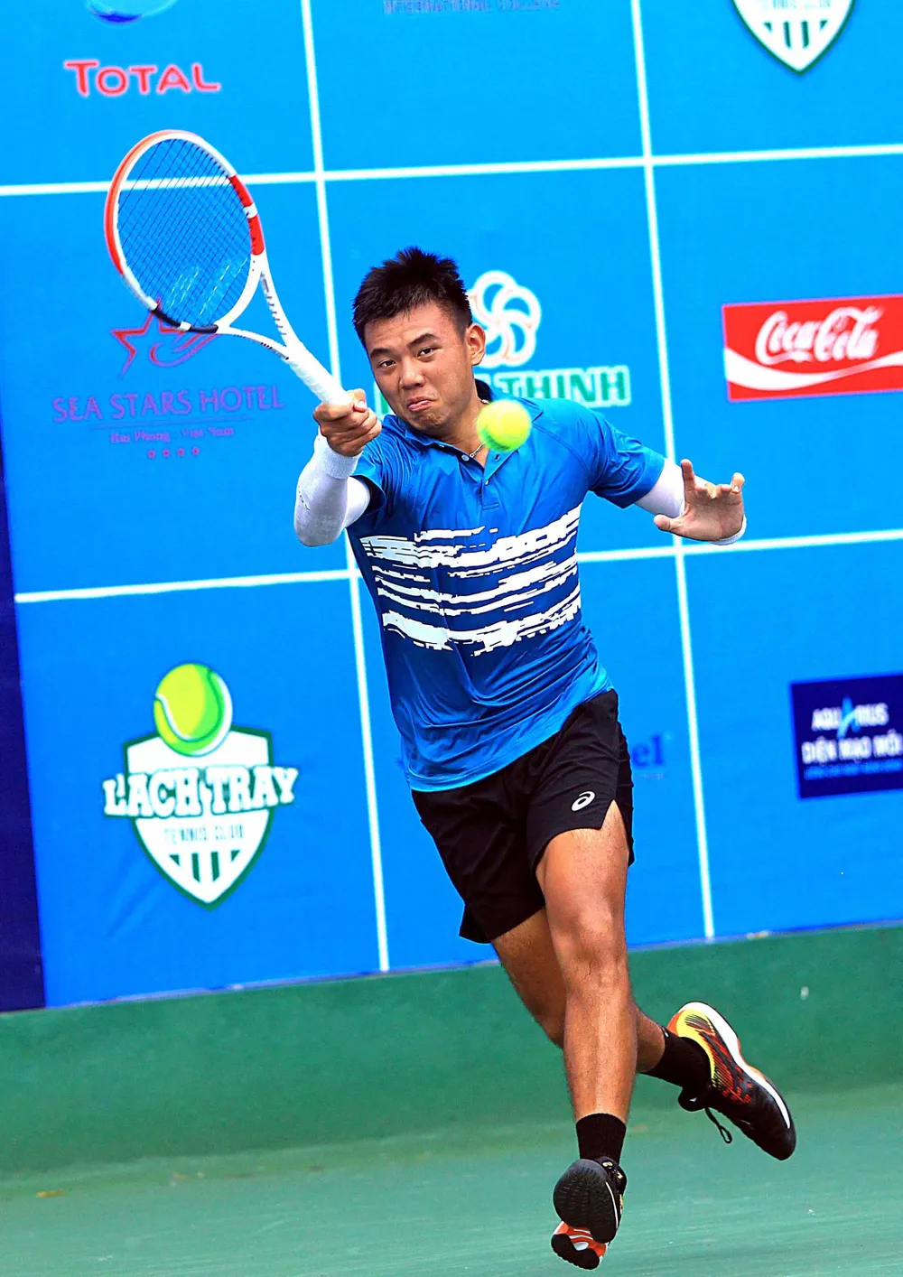 Giải quần vợt VTF Masters 500 Hải Phòng: Lý Hoàng Nam có chiến thắng đầu tiên trong màu áo mới ảnh 1