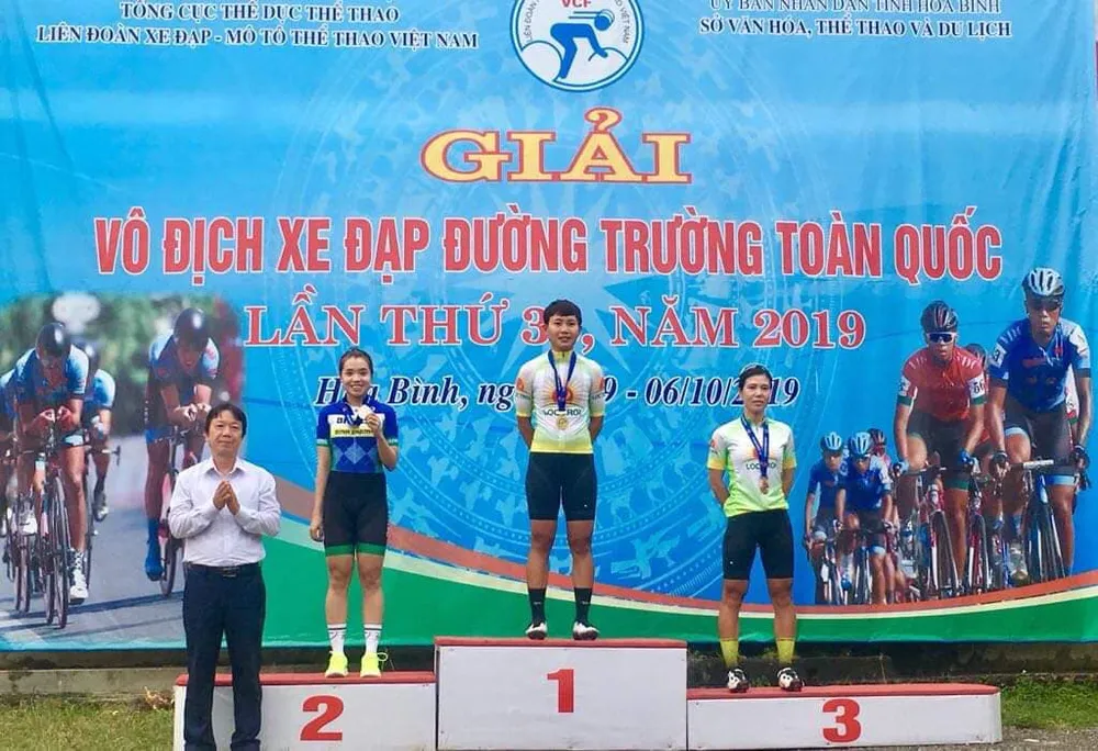 Nguyễn Thị Thật lần thứ ba bước lên bục vinh quang. 