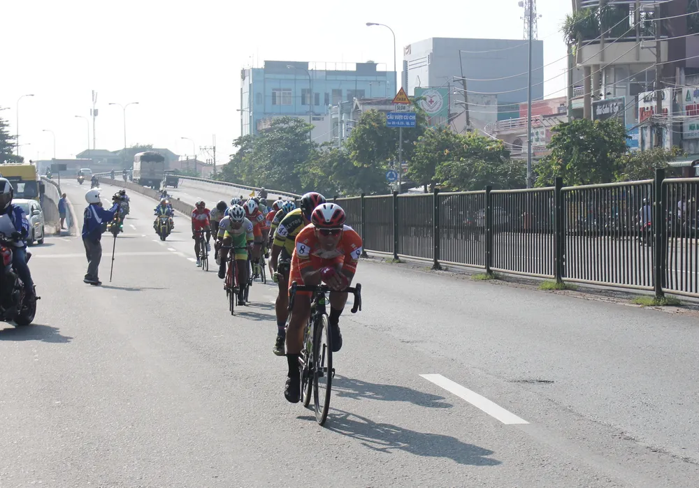 Javier tấn công chiếc áo vàng chung cuộc giải xe đạp VOH ảnh 2