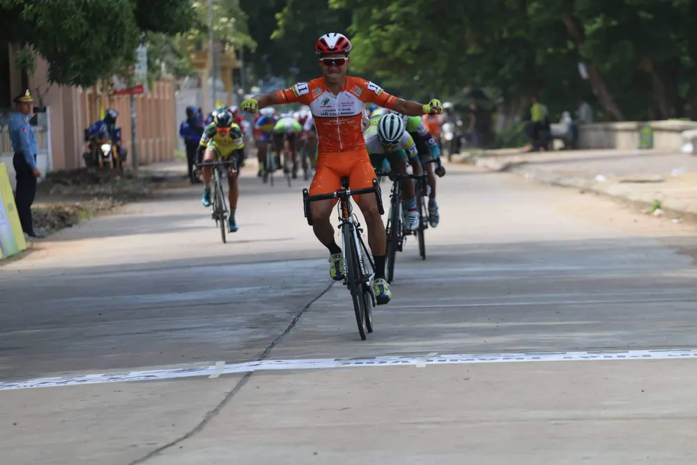 GIải xe đạp VOH: Chiếc Áo trắng đổi chủ trong kịch tính ảnh 2