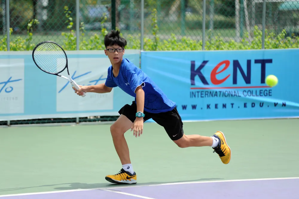Tay vợt trẻ nhiều triển vọng Nguyễn Hiếu Minh. 