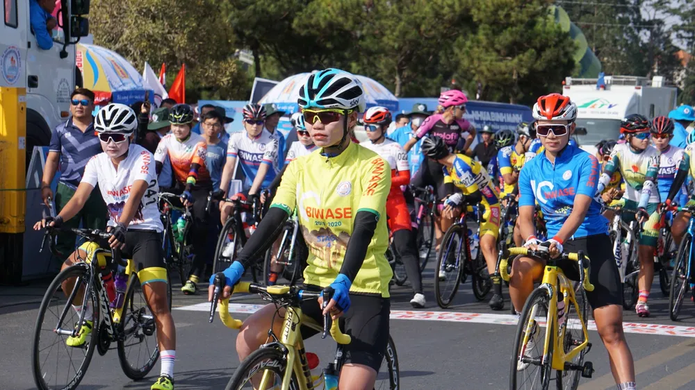 Jutatip “đòi nợ” Nguyễn Thị Thật về nhất chặng 5 giải xe đạp nữ quốc tế Bình Dương ảnh 1