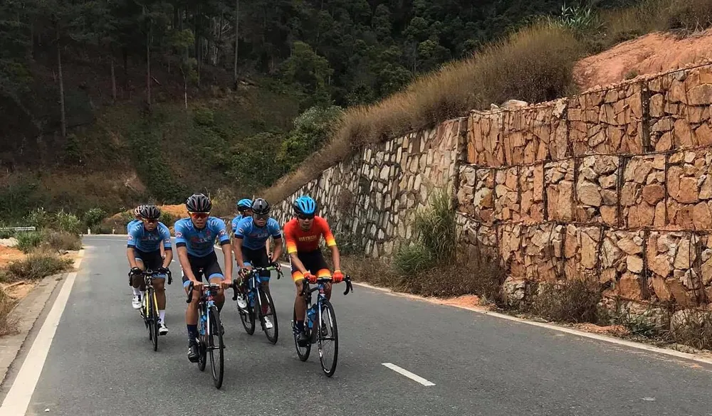 Đội Bike Life Đồng Nai đang tập trên cung đường Đà Lạt. 