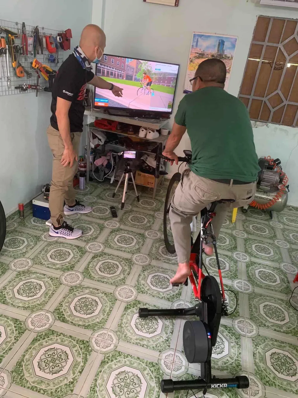 Giới xe đạp Việt Nam đổ xô đua xe “online” chống dịch Covid-19 ảnh 2