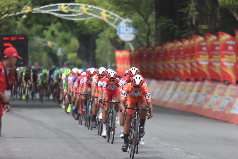 Lê Nguyệt Minh “giải hạn” về nhất chặng 4 Cúp xe đạp Truyền hình TPHCM ảnh 1