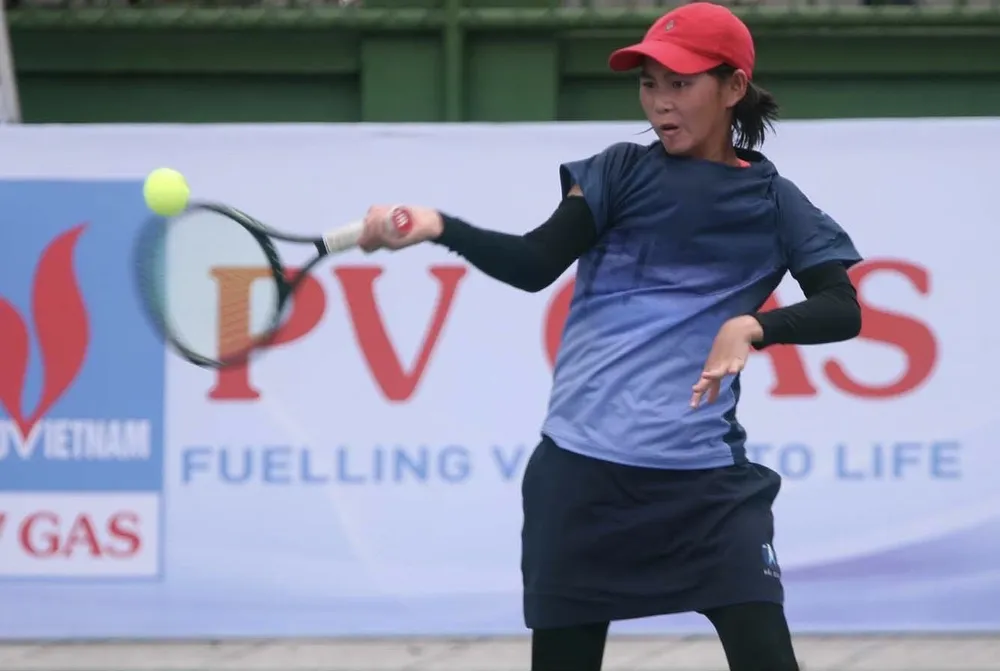 Tay vợt 13 tuổi nhiều triển vọng Ngô Hồng Hạnh. Ảnh: DƯ HẢI