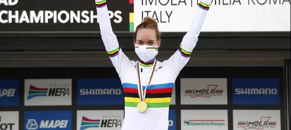 Đổ dốc gặp nạn trên đường đua, Chloé Dygert đánh rơi HCV giải xe đạp thế giới ảnh 2