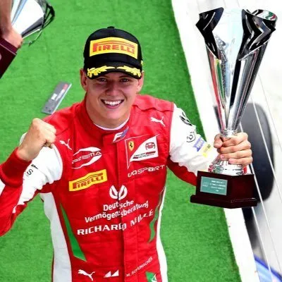 Schumacher “con” sẽ tiếp nối cha trên đường đua Công thức 1 ảnh 1