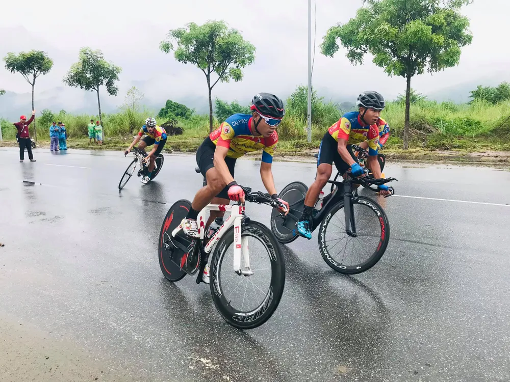 Tay đua triển vọng Nguyễn Văn Bình mang chiến thắng 4 sao về cho xe đạp trẻ TPHCM ảnh 1