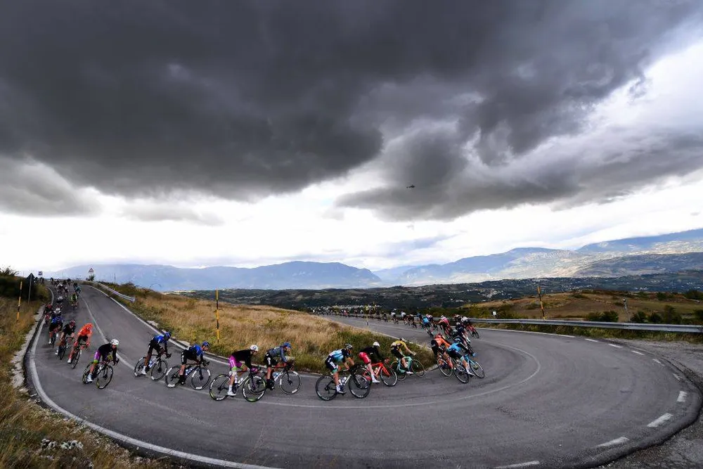 Giải xe đạp Giro d’Italia: Fuglsang chỉ trích Nibali chơi không Fair-play khi anh bị bể bánh xe ảnh 2