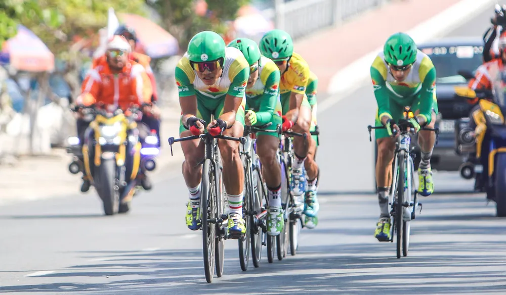 "Vua máy kéo" Trịnh Đức Tâm trong màu áo Tập đoàn Lộc Trời. 