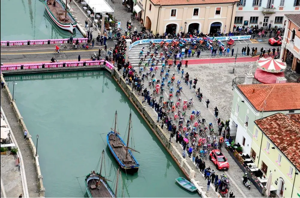 Giải xe đạp Giro d’Italia đứng trước nguy cơ kết thúc sớm vì Covid-19 ảnh 2