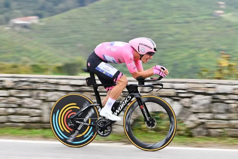“Thần gió” Filippo Ganna vẫn là Vua cá nhân tính giờ giải xe đạp Giro d’Italia ảnh 2