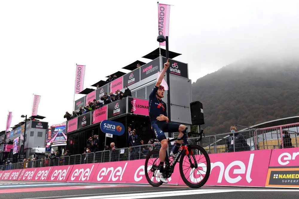 “Áo hồng” Joao Almeida thừa nhận gần như không thể thắng giải xe đạp Giro d’Italia ảnh 2