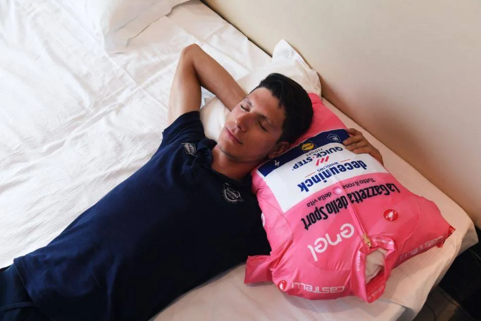 “Áo hồng” Joao Almeida thừa nhận gần như không thể thắng giải xe đạp Giro d’Italia ảnh 1