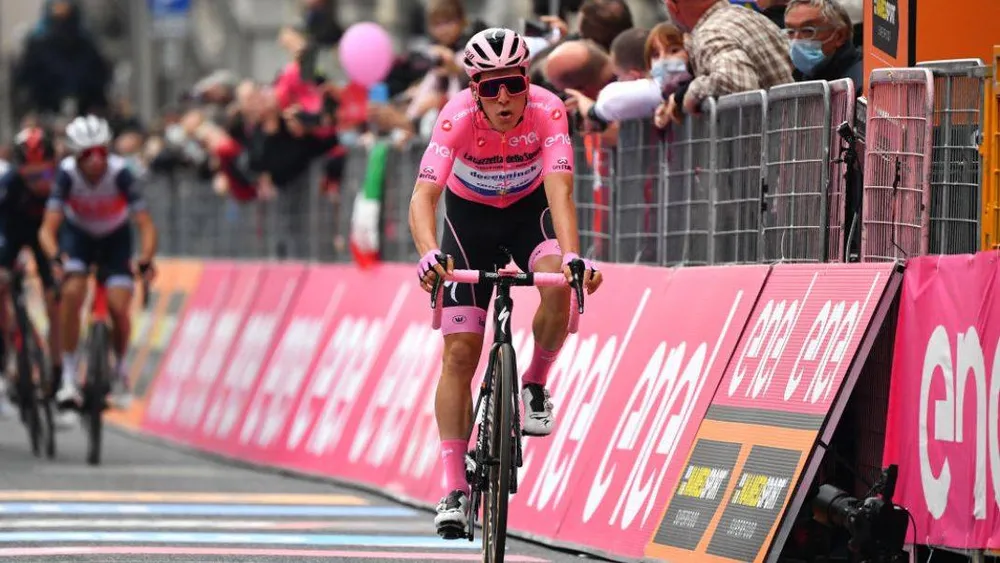 Thêm hai trường hợp dương tính với Covid-19 ở giải xe đạp Giro d’Italia ảnh 2