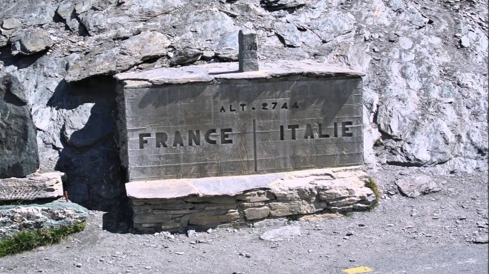 Chặng 20 giải xe đạp Giro d’Italia bị cấm chạy qua nước Pháp ảnh 1