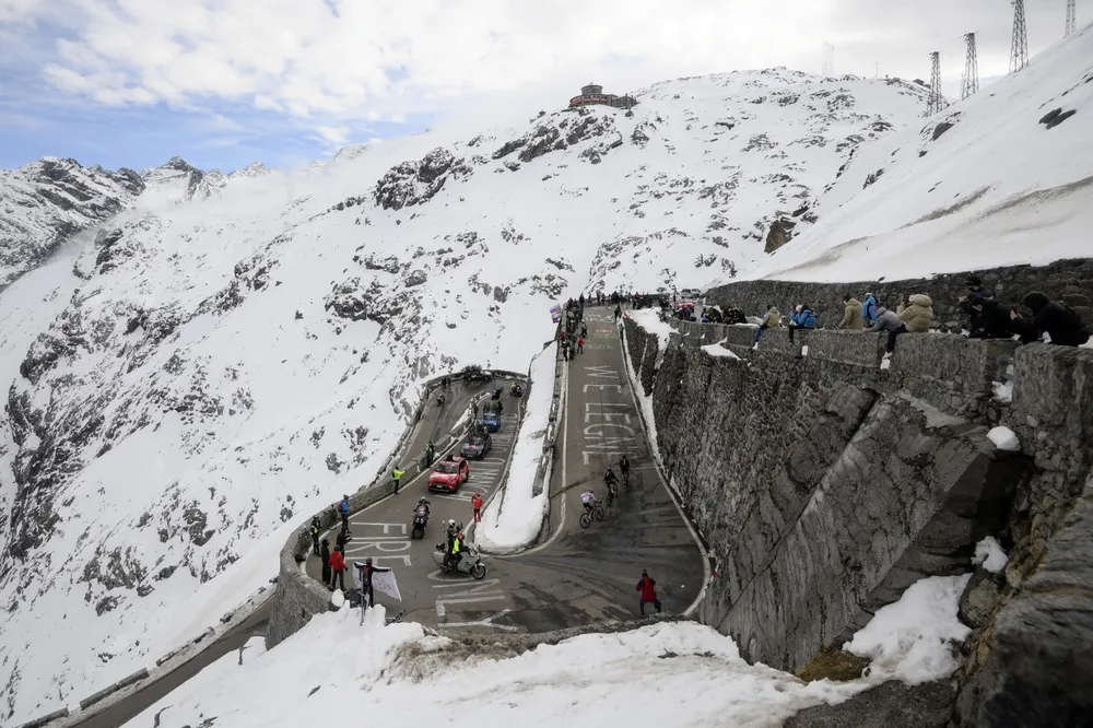 Joao Almeida “trắng tay”, đánh mất Áo hồng sau chặng 18 giải xe đạp Giro d’Italia ảnh 1